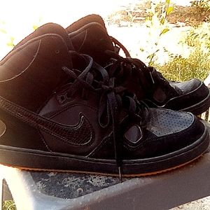 Nike son of force black gum mid